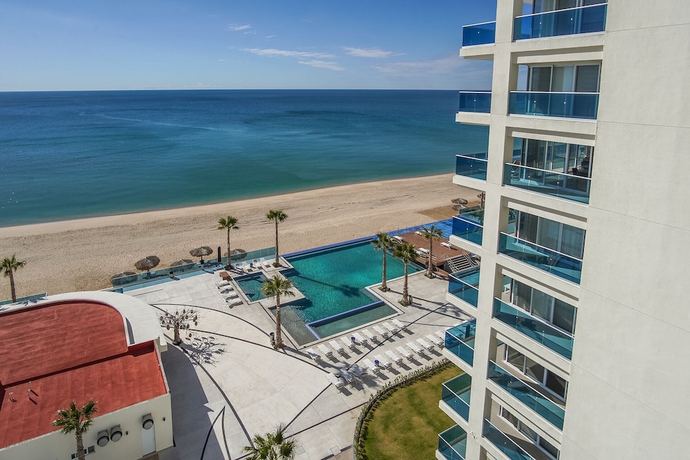 Beautiful 2 Bedroom Condominium Fully Equipped at the New Encantame Towers Verano 805