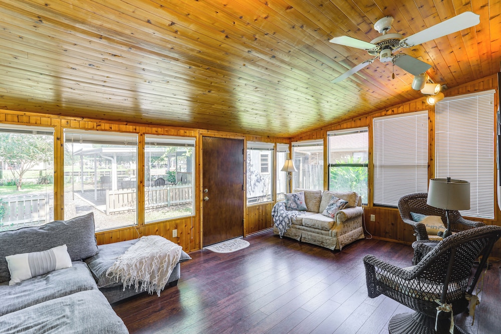 5 Mi to Downtown Morgan City: Waterfront Retreat