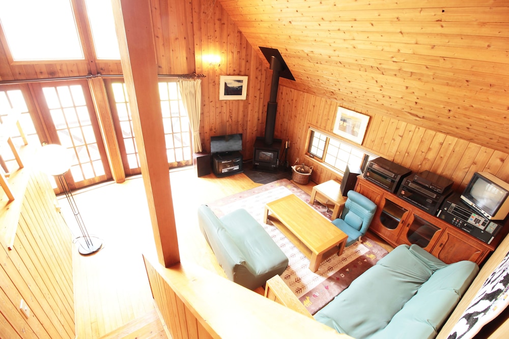 Yamanaka-lake log house HS2 view 5
