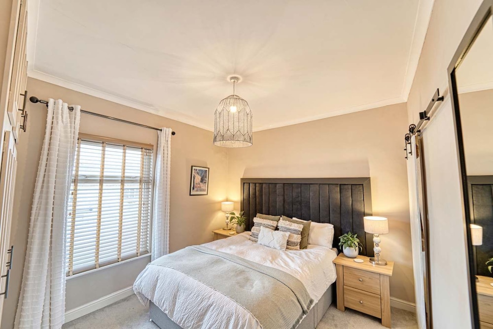 Host Stay Loughborough Road House