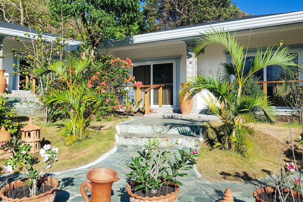 Hotel Garden Bungalows Resort - Image 1