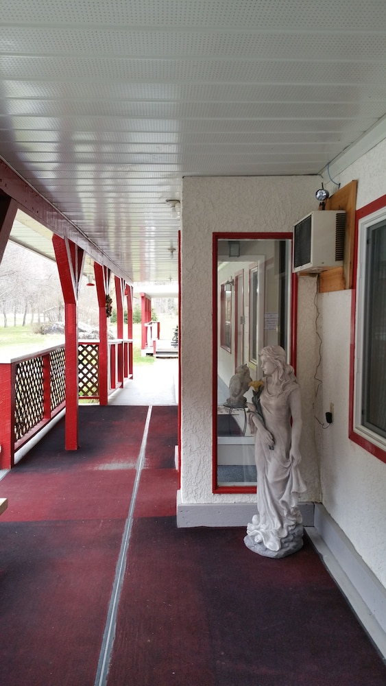 Rivermount Motel Campground and RV Park