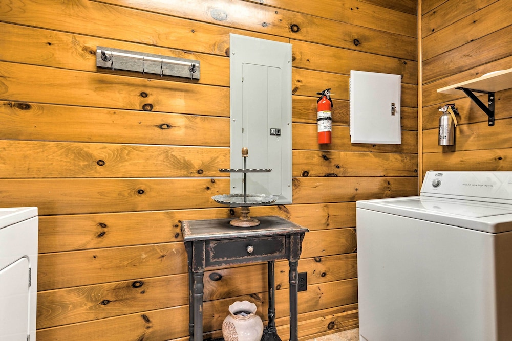 Secluded Northwest Arkansas Cabin: Fire Pit & Deck view 4