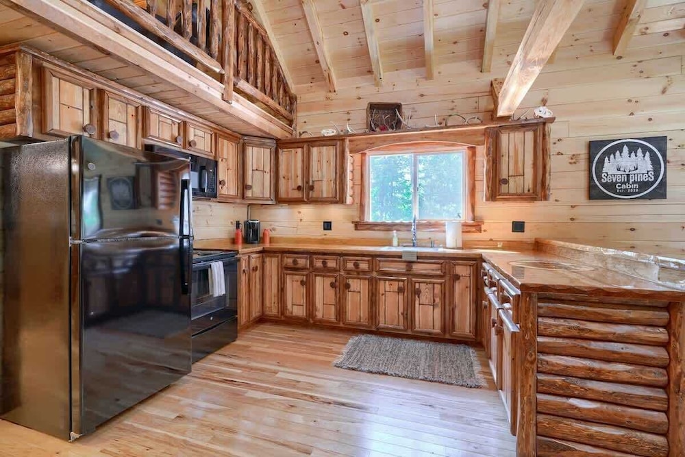 Seven Pines Cabin - Secluded in Hocking Hills
