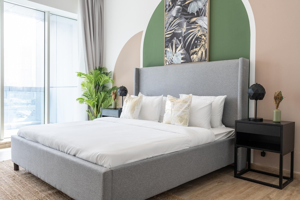Dubai Marina - Stunning Huge 4 Bedroom Apts Near JBR - Gym - Pool - Parking by Sojo Stay
