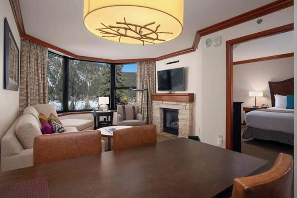 1BR Condo w/ Access to Resort Pools, Spa & Gym