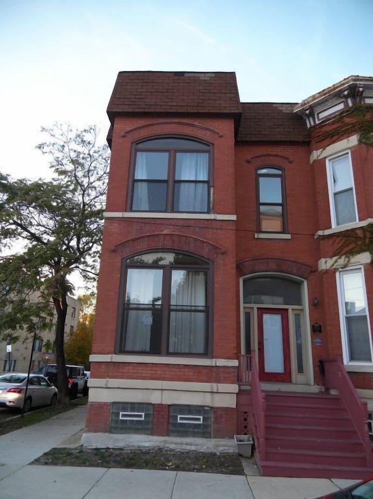 Bucktown, Urban Luxury and Convenience, Near L Train Stop at Western view 5