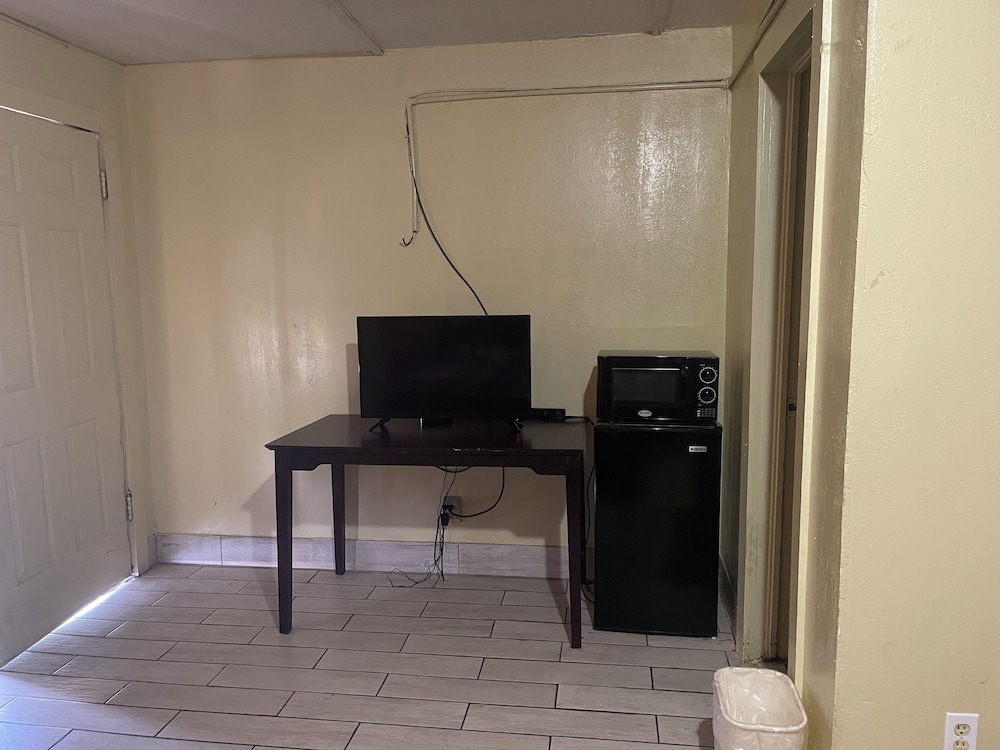 Laurel Vacations - Plaza Motel - Property Image 9