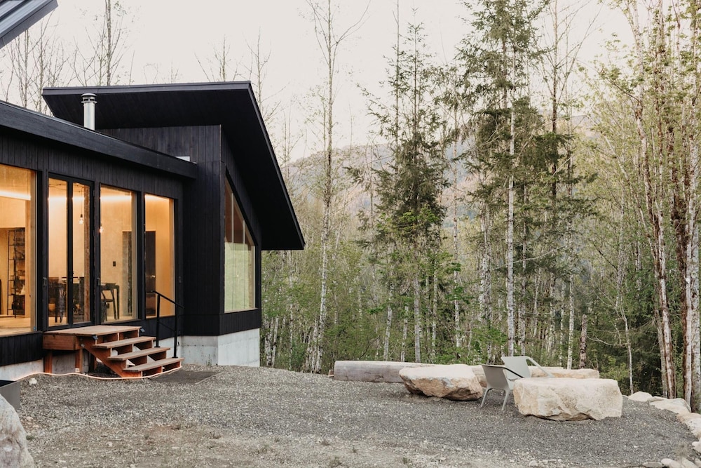 Amazing Falls Cabin - The Refuge at Kulshan