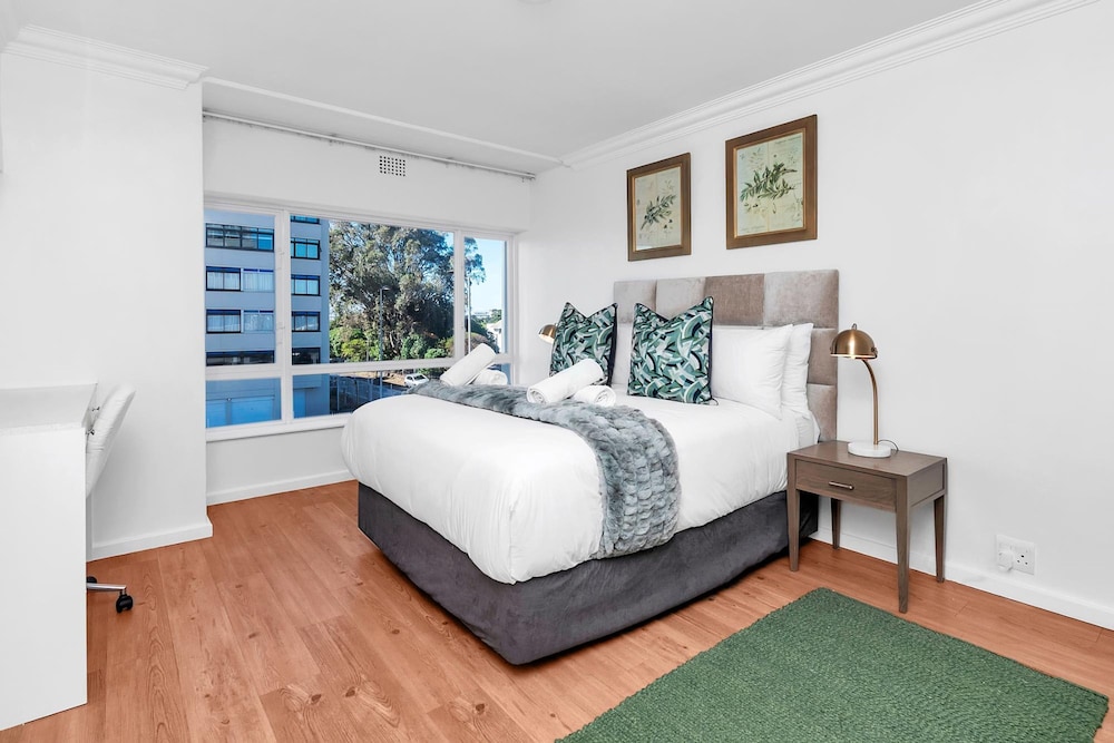 2bed Central Apartment in Cape Town Atlantic Point