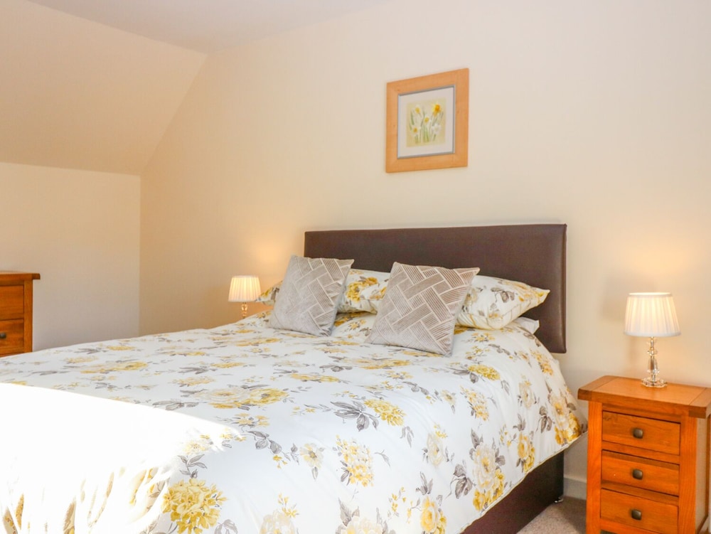 6 Aonachan Gardens view 4