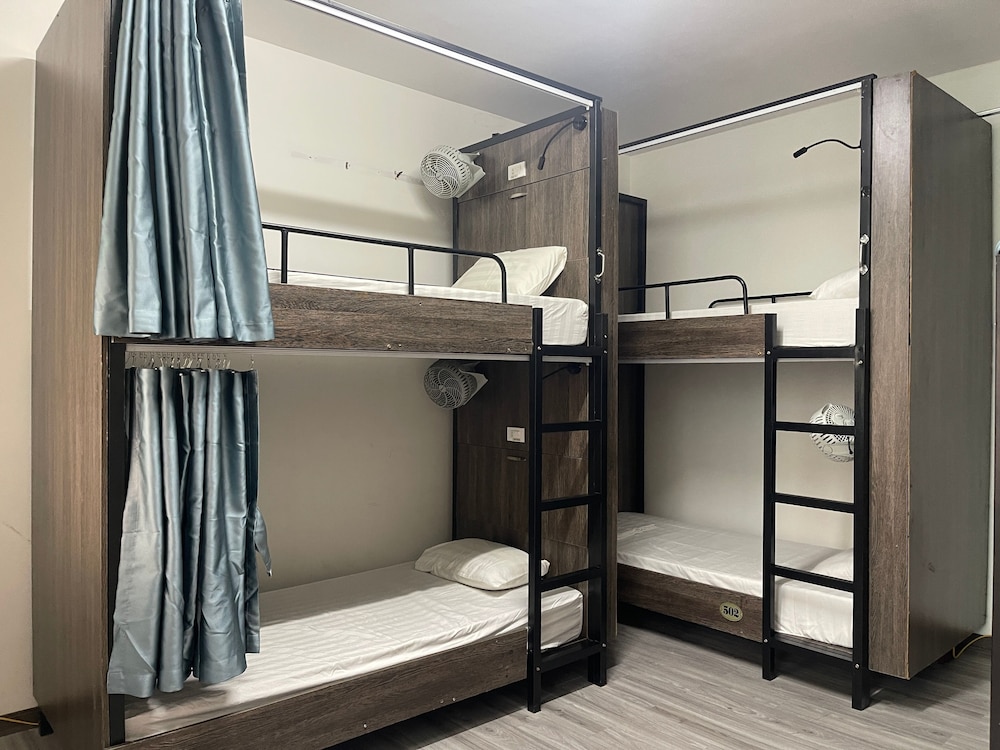 sword lake hostel