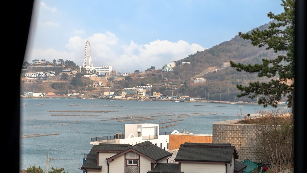 Yeosu Wellstay Pool Villa