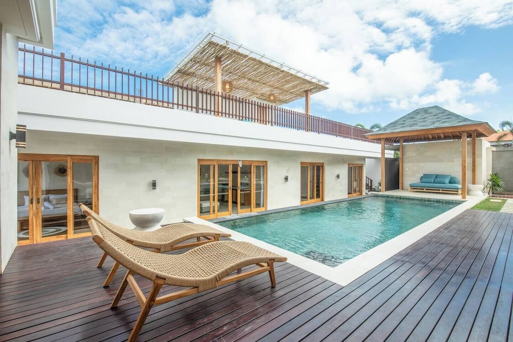 Luxurious 6 BR With Sea View, 5 Mins to Savaya