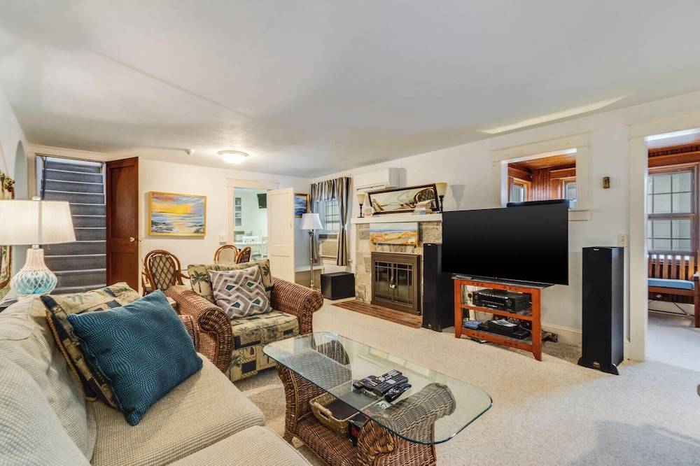 Hickman Street 208a