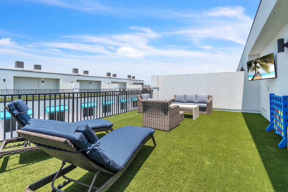 Azul Townhomes A4 - Sunset