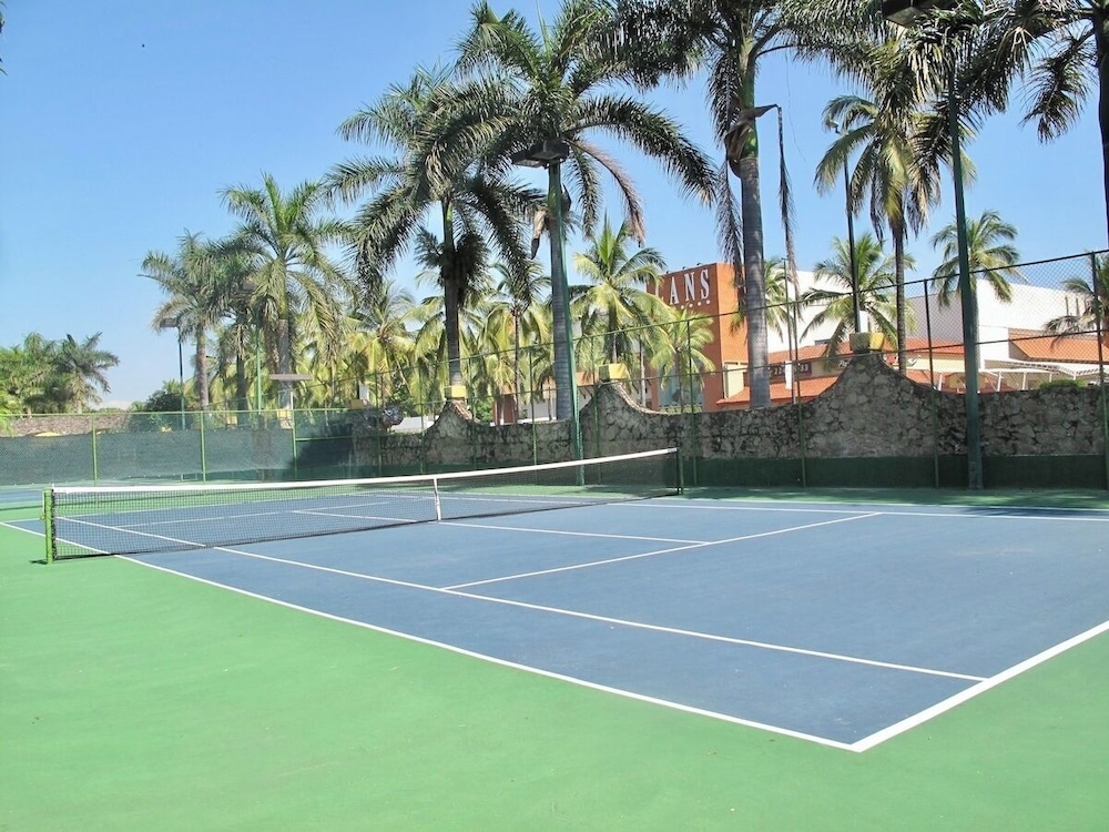 Los Tules Condominium Resort