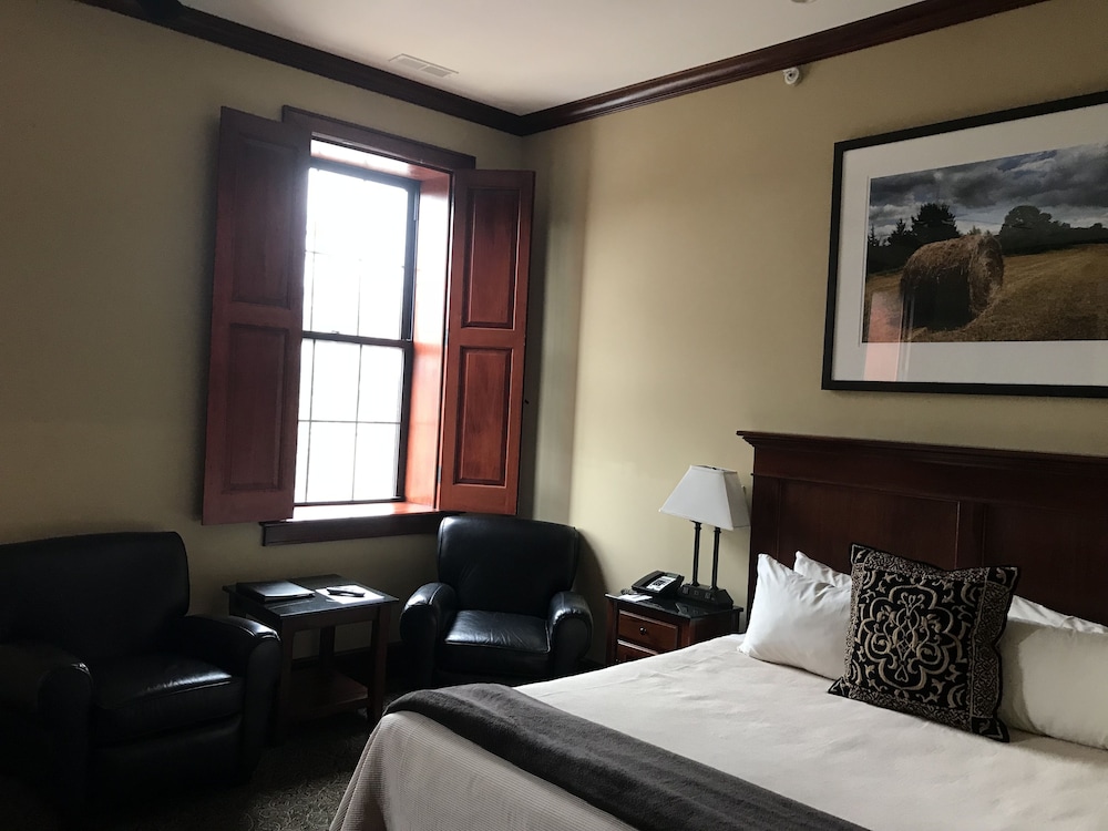 Lawrence Vacations - The Eldridge Hotel - Property Image 4