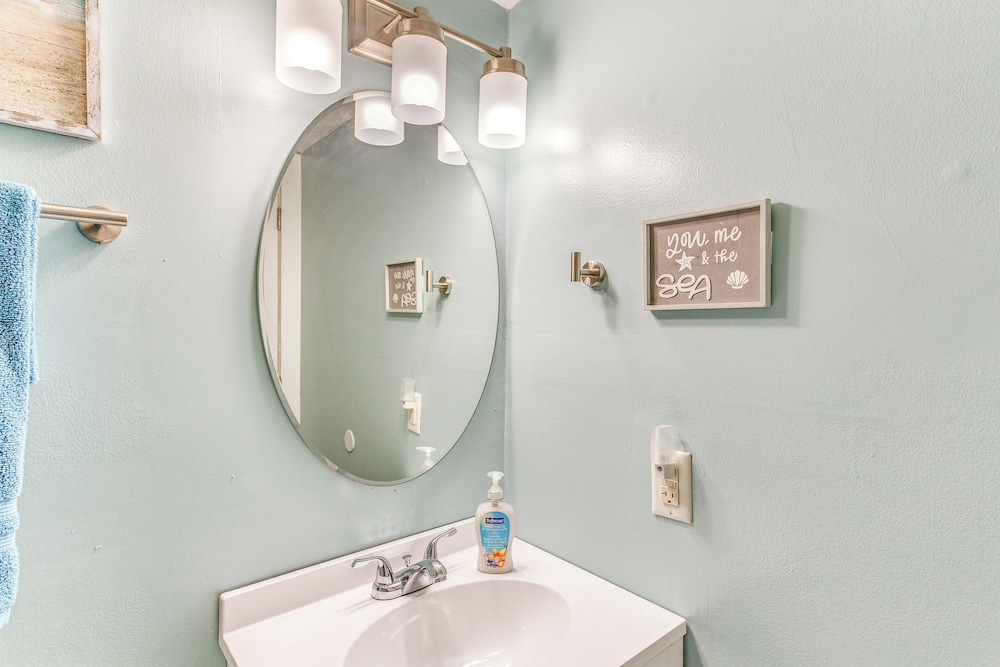 Steps to Sand: Remodeled North Myrtle Beach Condo!