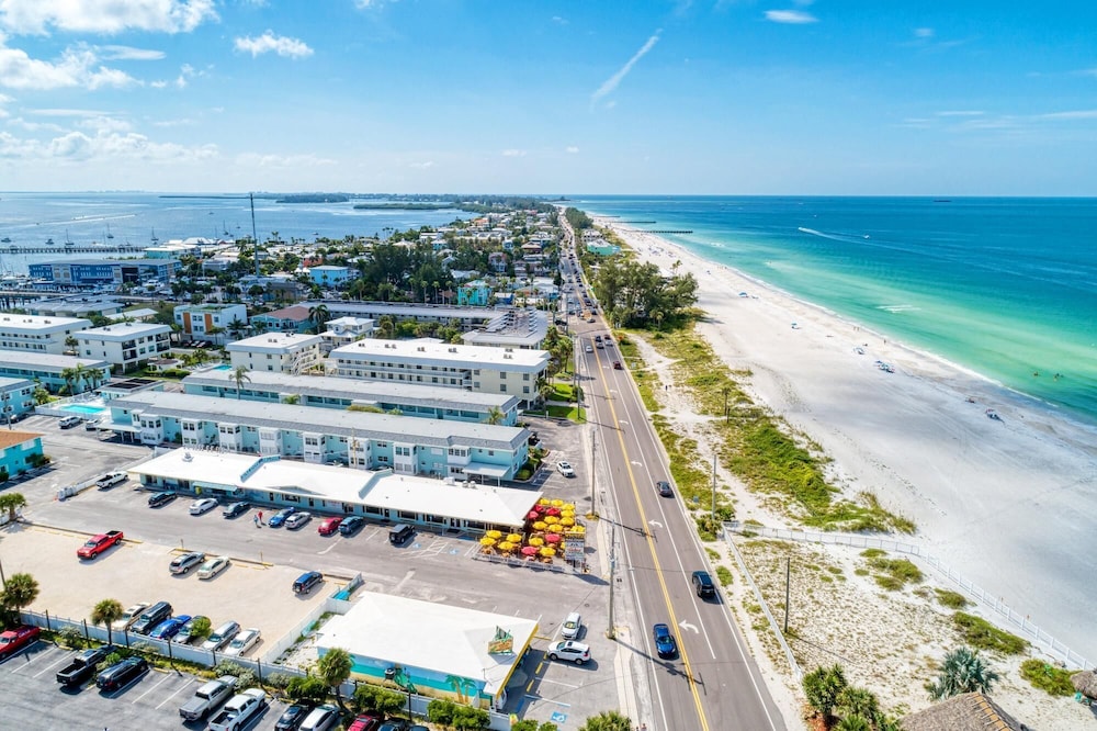 Absolute Paradise Ami-private Beach Access-water Views From Every Window-heated Pool- Walk To 14 Restaurants