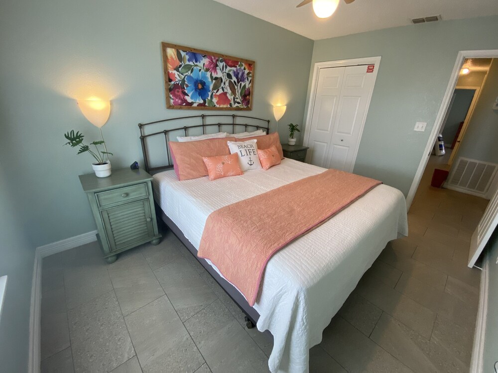 Cognito Townhouse 3 Bedroom Home by RedAwning view 3