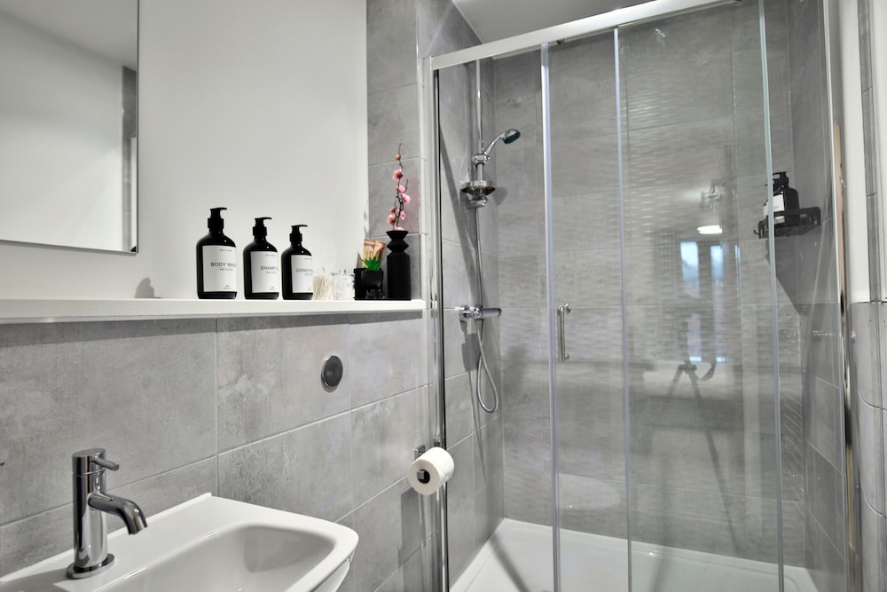Manchester - 2-bed Apartment - Sleeps 4 - Wifi