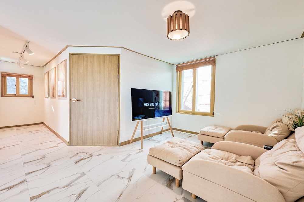 SA Tailored Serviced Home near Metro