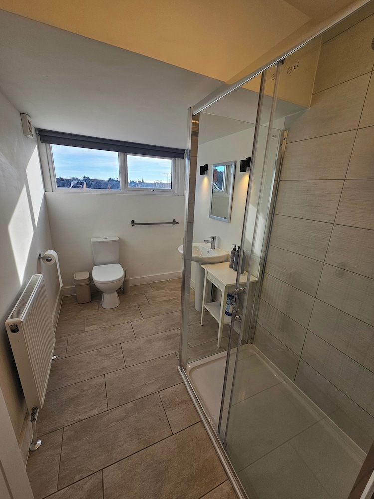 Apartmentsleeps4-marketquarter-wifi-parking