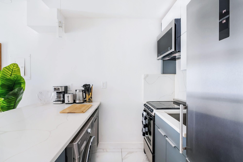 1597 New York Apt