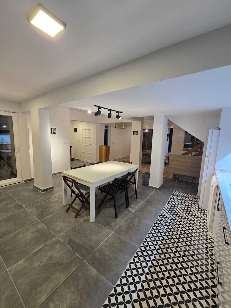 VILLA OLINDA 4 BED with huge garden