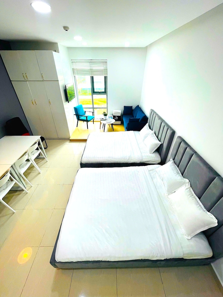 Diamond Suite Golden King