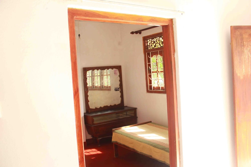 Hikka Yellow Villa - Hikkaduwa view 4