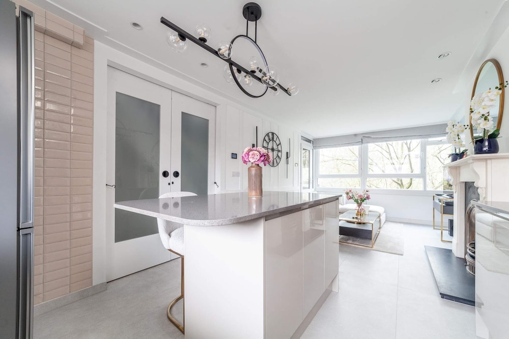 Excellent 3-bed Flat In Elephant & Castle