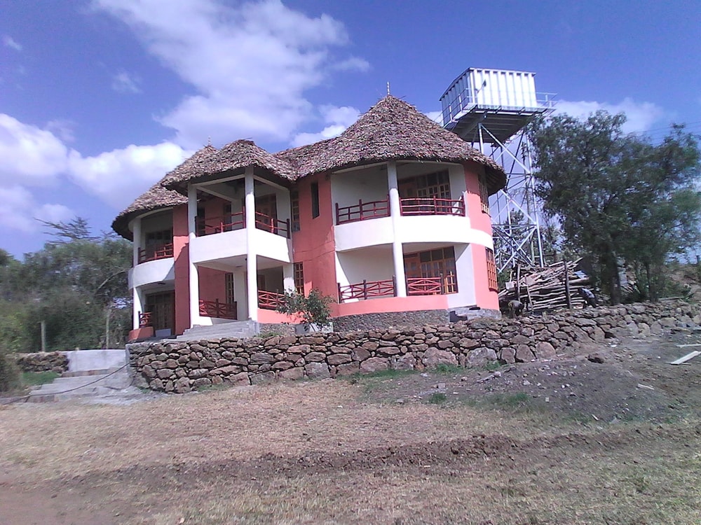 Sirville Lake Elementaita Lodge