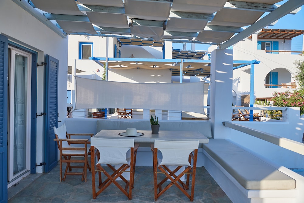 Cleopatra Seaside Homes Paros