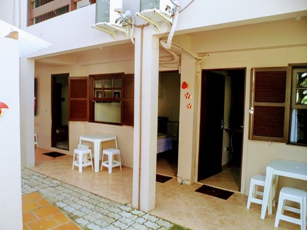 Ingleses Residence