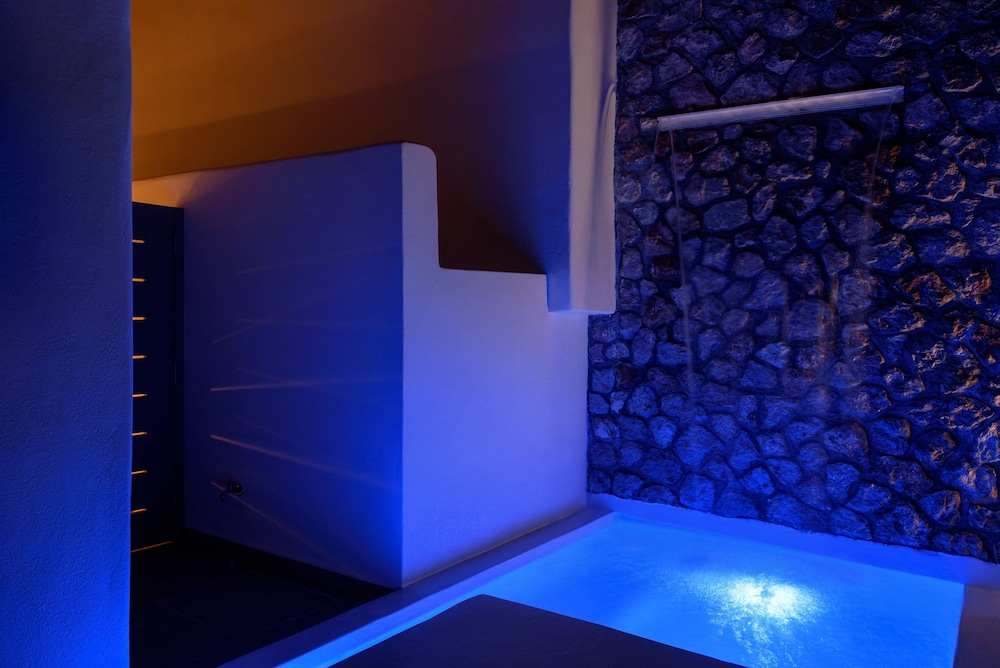 Earino Suites & Villas