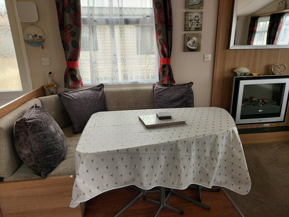 Cozy Coastal Retreat in Brean view 5