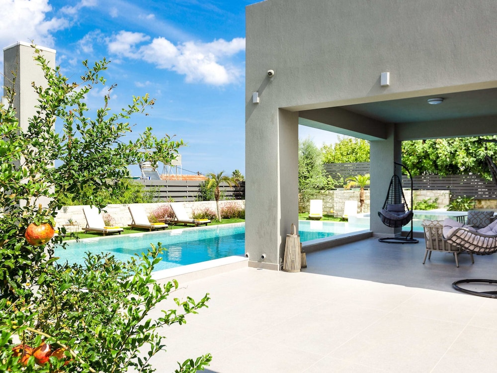 Villa in Platanias Near Seabeach & Village view 4