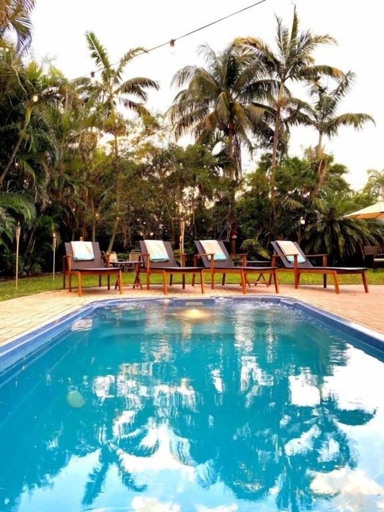 Fox Private Resort- Near Downtown & Beach 8 Bedroom Home