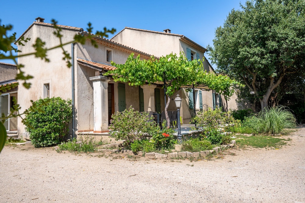Mas Lou Pitchoun Exceptional Villa Between the Alpilles and Avignon