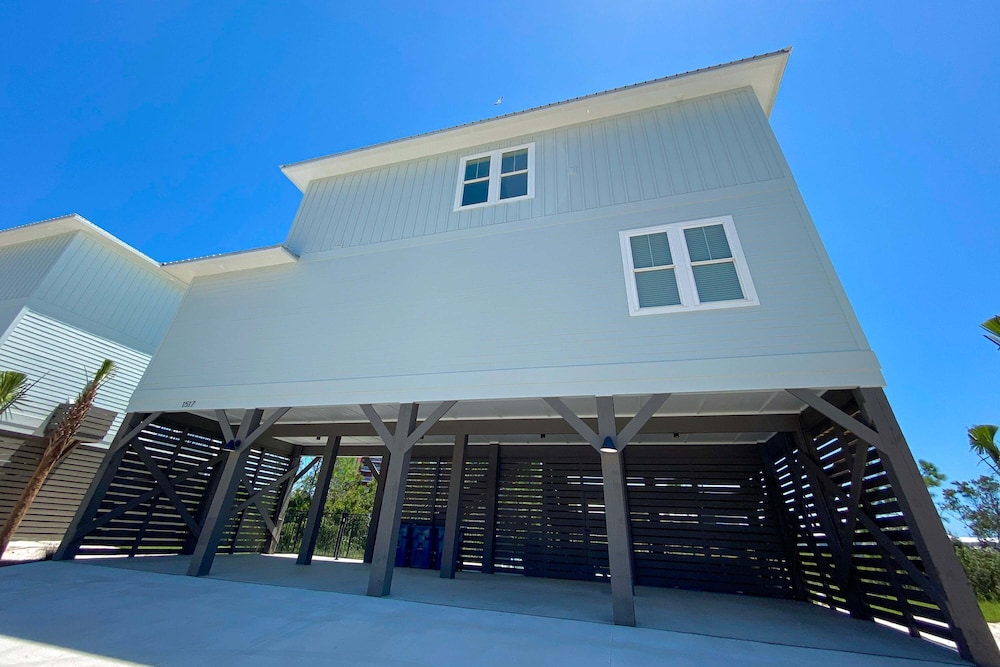 Azure Horizon Beachfront Charm in Gulf Shores