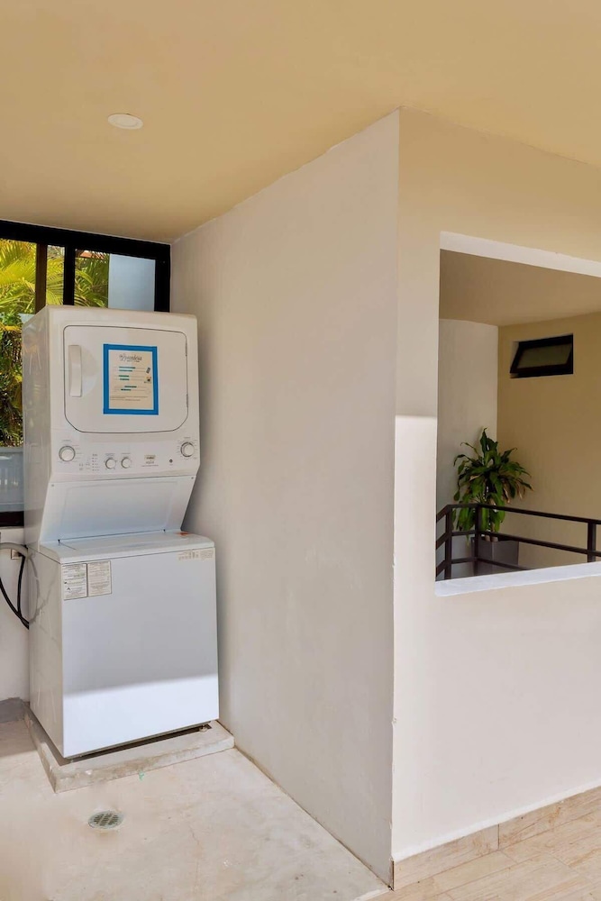 Spacious 1 BR With Great Location & Rooftop Pool by Waves Management