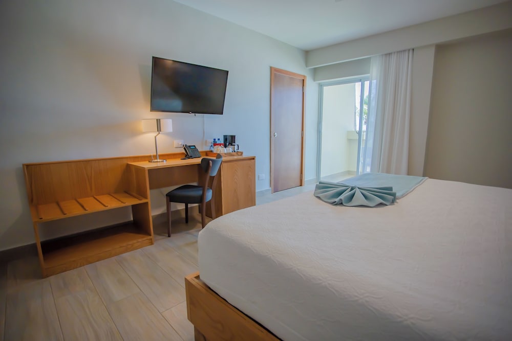 Coral Costa Caribe Beach Resort - All Inclusive - Property Image 19
