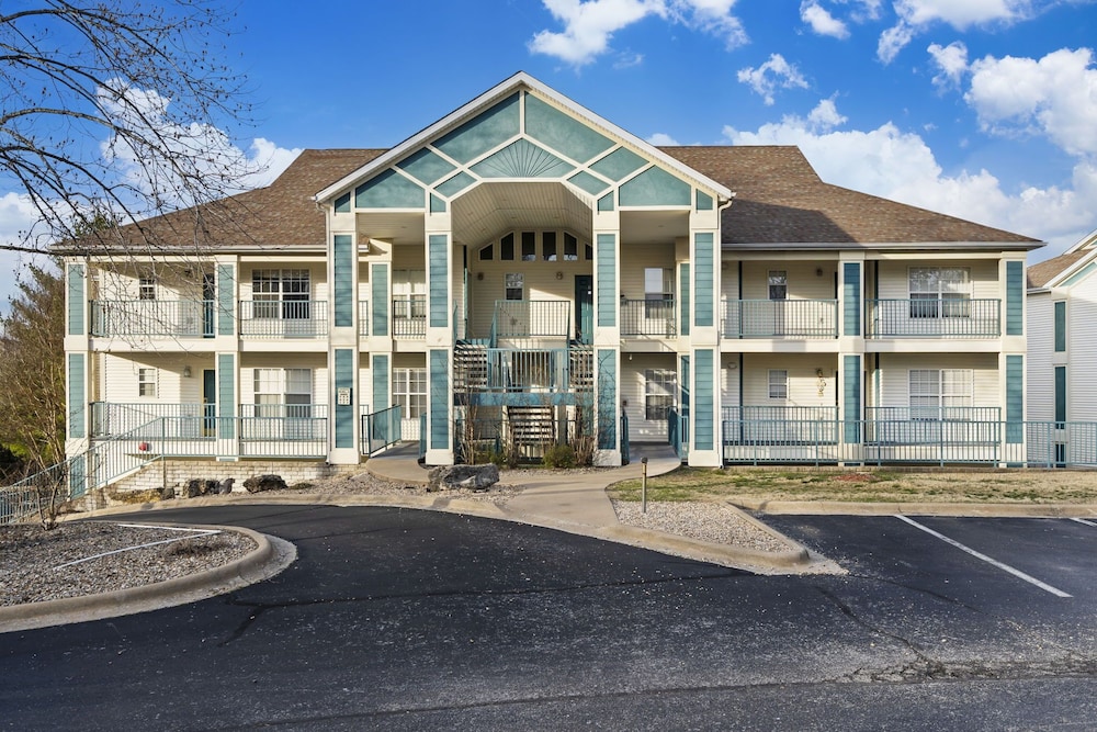Spring Creek Comfort - 4 min From Branson Strip view 4