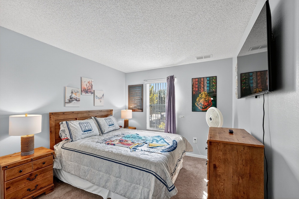 Modern Kissimmee Townhouse Near Disney 3 Bedroom Townhouse