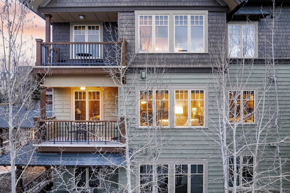 Steps to Lifts, Peak 9, Main Street Balcony, Lounge Pool Water House 5204
