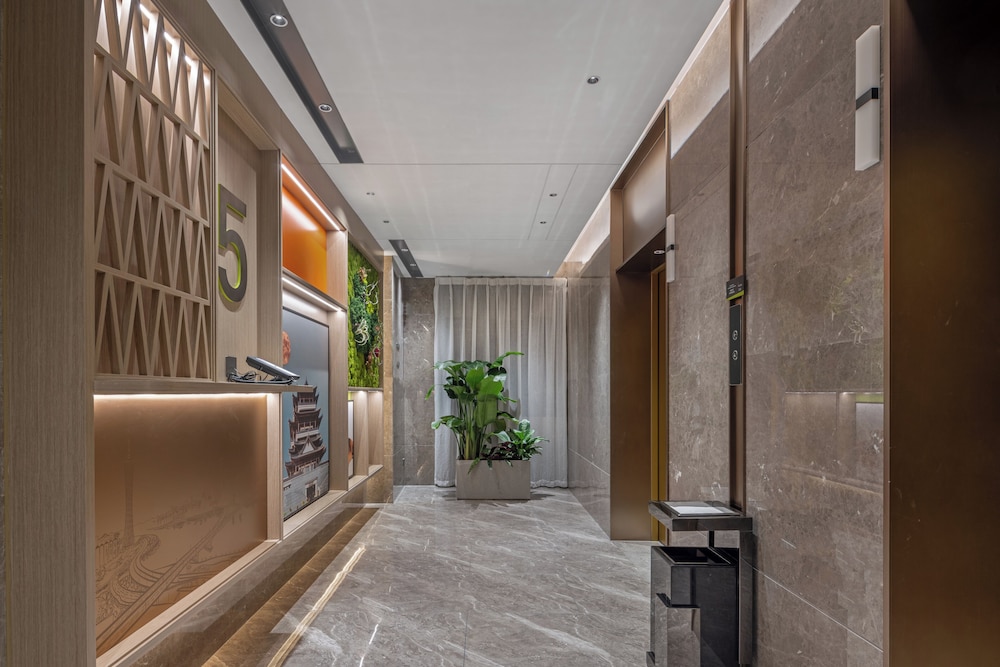 Rezen Longuu Hotel - Guangzhou Baiyun Airport Cultural Tourism City