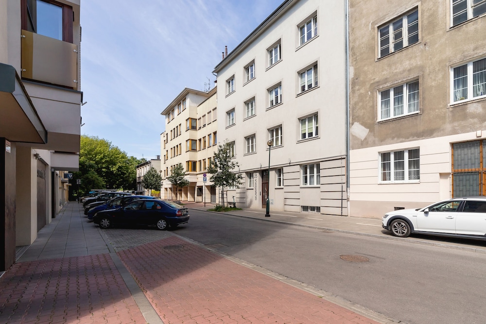 Retro Apartment Skawinska by Renters view 3