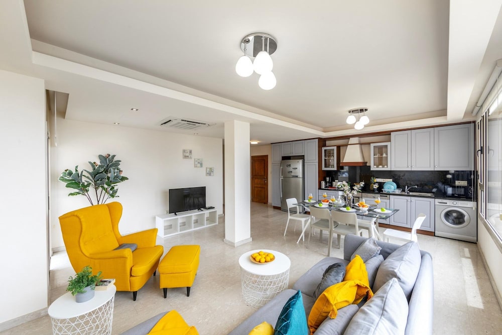 Mackenzie Eftyhia Beachfront Suite